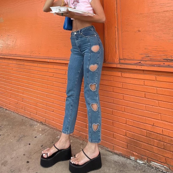 Heart Cutout Jeans - Picture 8 of 9